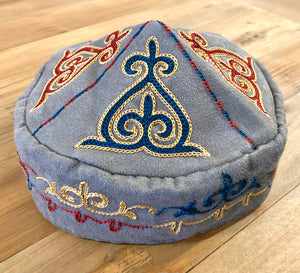 カザフ文様刺繍帽子ーテュベテイカ [グレー]タイプ1
