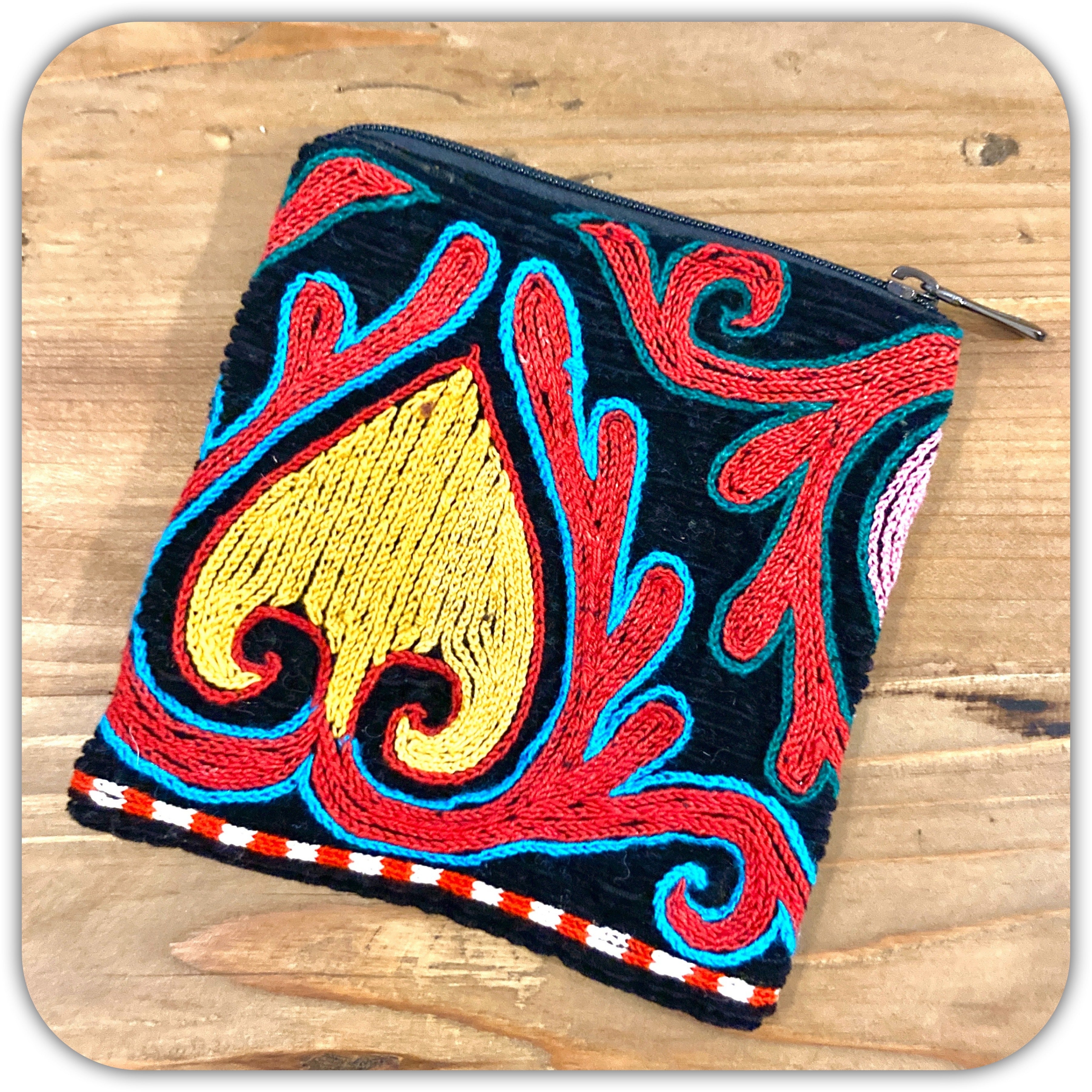 あざらし　カザフ刺繍カバーとアンティークスープ皿 小物ポーチ [カザフ刺繍] ヴィンテージ⑥ – Nomadic Soul